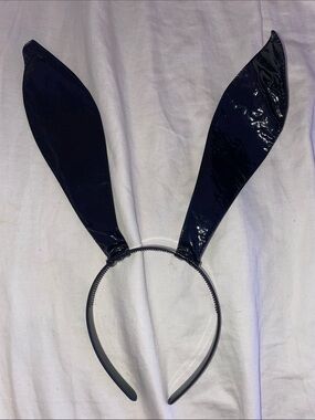Black Bunny Ears 🖤